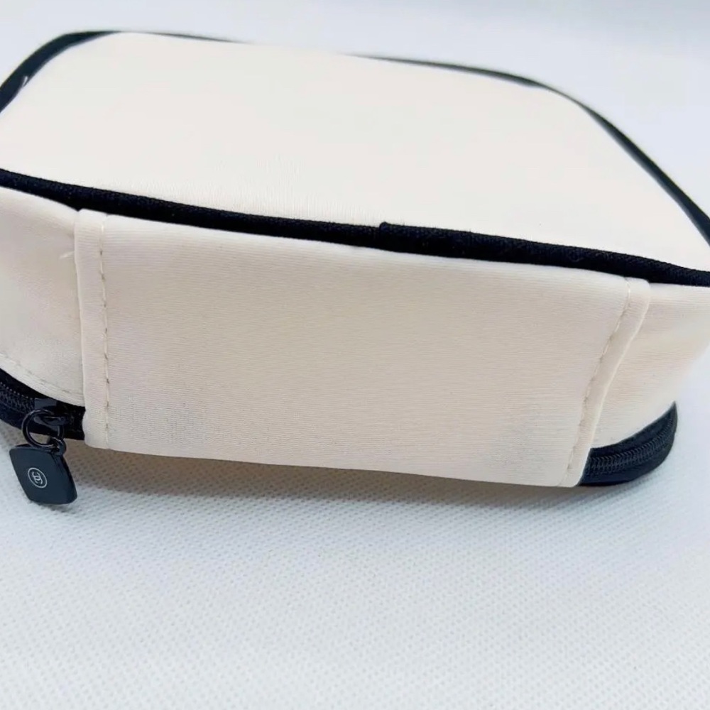 Authentic Chanel Beauty Les Beiges Makeup Bag new in box great gift 🎁 - Picture 4 of 12